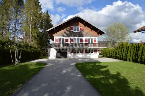 Ref 68512EP: Les Rousses, ideally located close to the town center and the ski bus, on a plot of approximately 1000m2, this house on 3 levels will please you with its large accommodation capacity. On the 1st floor you will find a large duplex with 5 ...