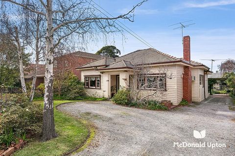 Lovingly maintained and set among one of Essendon's premier streets, this charismatic home and considerable parcel offer exciting options to enjoy immediately, reimagine in time or start anew with one or more cutting-edge residences (STCA). Retaining...