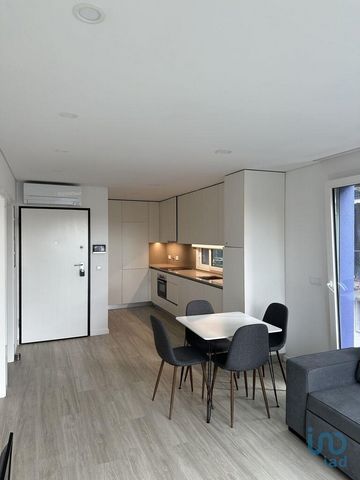 Apartamento T1 totalmente equipado e mobilado disponível para arrendamento no centro de Aveiro. Com arquitetura moderna, este apartamento inclui ar-condicionado, bomba de calor para aquecimento de águas, vidros duplos, estores elétricos, tem boas áre...