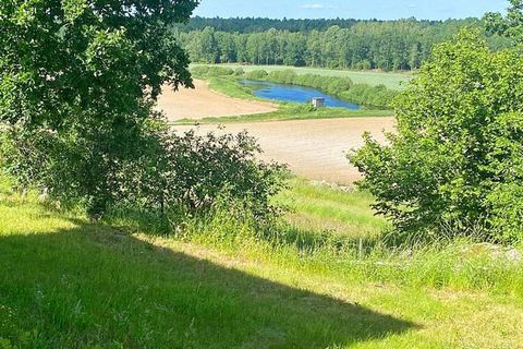 Lovely house where you have a large garden and magical views of Emån and beautiful nature. Here you live in a picturesque surroundings with fine fishing just 400m away in beautiful Emån. The large and beautiful beach of Gösjön with a jetty and diving...