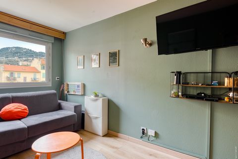 Address: 82 rue Barberis, 06300 Nice Description: We offer you this charming furnished studio of 17.91m2, ideally located on the 5th floor with elevator, a stone's throw from the Port of Nice and the future Mama Shelter. This property is perfect for ...