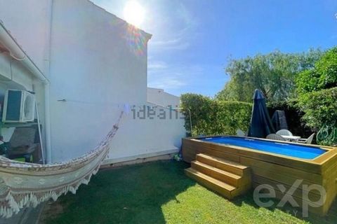 Questa villa bifamiliare a Quinta da Balaia sembra un posto meraviglioso per godere di tutti i servizi e le attività disponibili. Con una piscina, un campo da tennis e un parco giochi per bambini nel condominio, ci sono molte opzioni per divertirsi e...