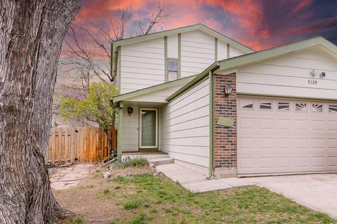 Welcome home to this charming 3 bedroom, 3 bath home nestled in the very desirable city of Arvada! This well-maintained residence offers a perfect blend of comfort and style, ideal for modern living! Upon entering, you are greeted by a spacious livin...