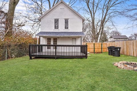 Whether you are looking for an investment property to build your portfolio or a home to build your own memories, this single-family home is a classic colonial-style dwelling, featuring a timeless design that exudes charm and character. The exterior o...