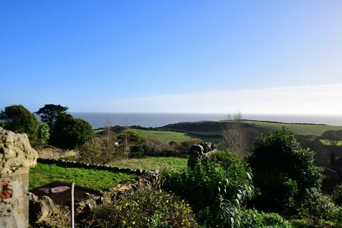 Dieses ausgezeichnete Anwesen mit vier Schlafzimmern befindet sich in idealer Lage in St. Lawrence - einem hübschen Dorf in der Gemeinde Ventnor, das sein eigenes Mikroklima hat und milderes Wetter erlebt als der Rest der Insel und Großbritannien als...