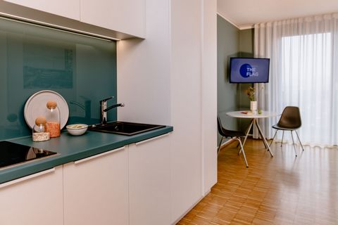 Your home away from home ... we offer everything you need to feel good! ROOM LOCATION • Ground floor & street view ROOM FACILITIES • Kitchenette with ceramic hob, microwave, Nespresso machine, kettle and basic kitchen equipment • Bed 1,40 m x 2,00 m ...