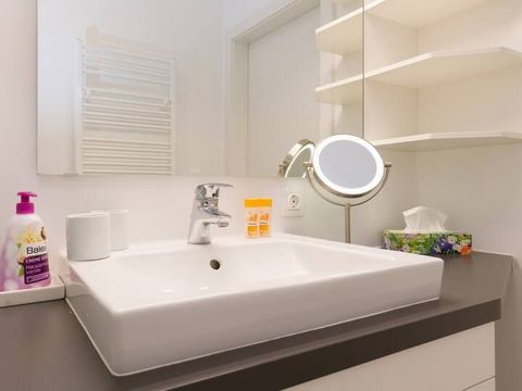 Modernly furnished, chic little loft-style flat on Karlsplatz near the Vienna State Opera, Musikverein and Naschmarkt, offering ideal conditions for a magical stay in Vienna. Ideal for young and young-at-heart couples. Equipped with cable TV and free...