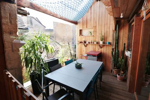 This neat apartment is located on the first floor of a building in the heart of the medieval village of Sarlat. With its ancient stone walls an entrance from a cobbled back street it oozes charm. There are two bedrooms and two bathrooms as well as a ...