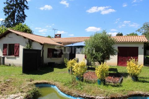 Ref 68452CM: You will be seduced by this single-storey house located in a pleasant little village in the countryside just 15 km from the center of Périgueux, 13 km from the A89 motorway, close to all amenities. It consists of an entrance hall, two be...