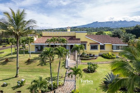 Las Flores Hacienda Finca Las Flores ist ein verstecktes Juwel in Santa Bárbara de Heredia, eine Lage, die die perfekte Mischung aus ländlicher Ruhe und Nähe zu städtischen Annehmlichkeiten bietet. Dieses 15.800 m² große Anwesen zeichnet sich durch s...