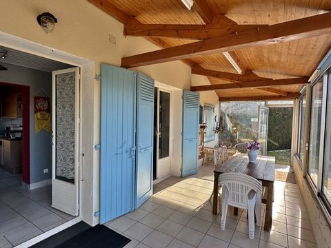 Until recently this house was used as a successful holiday rental property. It is well set up for this but would also make a very nice private home or holiday home. Located outside the medieval centre of Domme, on the southern slopes of the hillside ...