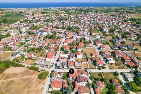 Descrizione: In vendita è un bellissimo edificio a Katerini (Kallithea), Pieria, Grecia. L'edificio si trova in un edificio completato nel 2008, che si trova in ottime condizioni ed efficienza energetica. Nel 2020 l'edificio è stato ampiamente ammode...