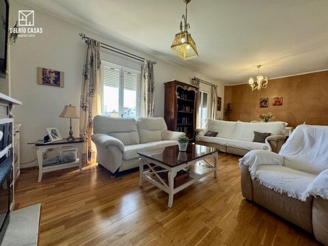 From DELRIO CASAS Real Estate we present this unique opportunity.~ Spectacular apartment for sale on Las Bocas street in Huelva, completely renovated, ready to move into. With 221 m², this spacious home offers all the space and comfort you need for y...