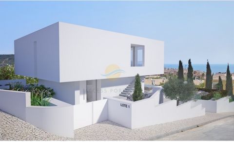 Diese luxuriöse dreischlafzimmer Villa ist ein wahres Beispiel für Raffinesse und Eleganz im atemberaubenden Praia da Luz. Auf einem großzügigen 790 m² großen Grundstück gelegen, kombiniert diese zeitgenössische Immobilie modernes Design mit hochwert...