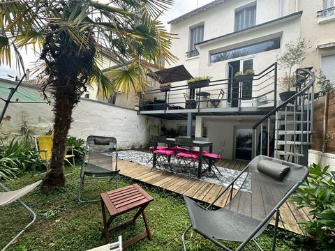 Idéalement située Quartier de France à Vichy, l'agence RESIDENCE vous présente cette maison de ville de 121 m2 habitables entièrement rénovée avec un jardin paysagé. Elle se compose au rez-de-chaussée d'une entrée sur pièce de vie, cuisine équipée se...