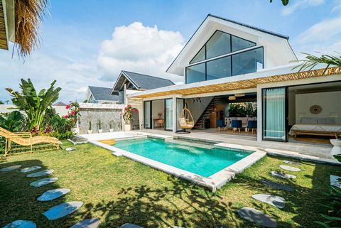 Villa confortable et moderne pour toute la famille et l’investissement. La villa est entièrement conçue et vous pouvez ressentir toute l’atmosphère de Bali à l’intérieur. La villa est prête à emménager immédiatement. Le territoire dispose de sa propr...