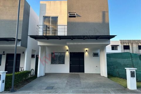 Explorez cette maison spectaculaire à vendre située dans le prestigieux condominium Brasil de Mora, Ciudad Colón. D’une distribution impeccable, cette résidence offre 3 chambres, dont la principale avec une salle de bain privée et un dressing. De plu...