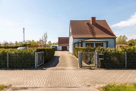 Establezca en este apartamento sin rollos en NiePars, este lugar puede albergar a 4 personas en un dormitorio y una sala de estar. Con un jardín aquí, puede remojar algo de sol o disfrutar de las comidas o trabajar de forma remota, ya que esta casa t...