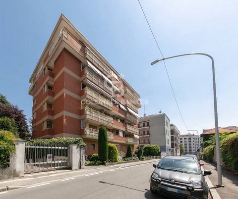 BUSTO ARSIZIO: CENTRO/FRATI : 3 LOCALI CON TERRAZZO E BOX in signorile contesto condominiale proponiamo appartamento con affaccio panoramico, di 3 locali con terrazzo. L'immobile, con disponibilità immediata si compone da : ingresso, soggiorno, cucin...