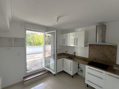 Appartement T5 avec Terrasse et Double Garage à BALMA Cyprié Laissez-vous charmer par ce splendide appartement T5, une perle rare qui combine élégance, confort et vues panoramiques sur le chemin du lac de Saint Clair. Sa grande terrasse sans vis à vi...