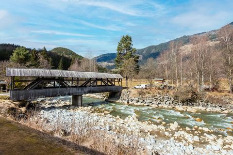 Questo appartamento finemente arredato, con finiture di pregio e terrazza panoramica e vista sulle montagne e sul fiume, è il luogo perfetto per chi cerca la tranquillità. Puoi stare comodamente con la famiglia o gli amici. L'appartamento si trova a ...