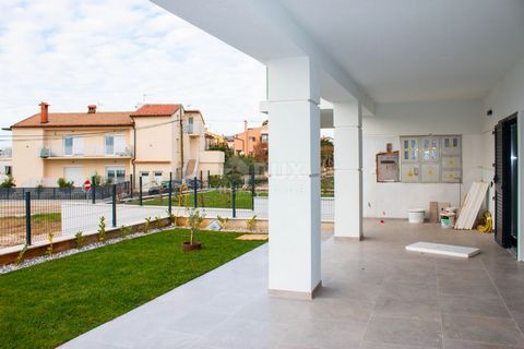 Location: Istarska županija, Novigrad, Novigrad. ISTRIA, NOVIGRAD - Appartamento al piano terra con giardino, vicino al mare! Proponiamo un appartamento posto al piano terra di una palazzina, situato in una posizione tranquilla a soli 500 metri dal m...