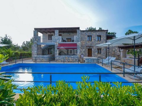 Location: Zadarska županija, Vir, Vir. This spacious, comfortable holiday home is located on the island of Vir, near the eponymous place. There is one duplex unit with five bedrooms and three additional apartments with separate entrances and private ...