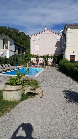 Location: Istarska županija, Oprtalj, Livade. ISTRIA, OPRTALJ, LIVADE - house with pool and view of Motovun! The house is located on the ground floor where there is a tavern of 80m2 with billiards for play. On the first floor there are two bedrooms w...