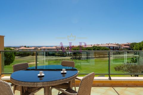 Um moderno apartamento de 2 quartos com vista para o mar e golfe deslumbrante no Boavista Golf & Spa, Lagos Este apartamento de 2 quartos no primeiro andar, virado a sul, está a ser vendido totalmente mobilado, com estacionamento subterrâneo privado ...