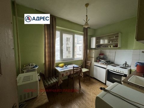 'Adresse' - Immobilien - Varna Vratsa präsentiert ein Apartment mit zwei Schlafzimmern in der Nähe des Krankenhauses Hristo Botev. Es besteht aus einem Wohnzimmer mit Terrasse, zwei Schlafzimmern, einer Küche und separaten Badezimmern. In einem Raum ...