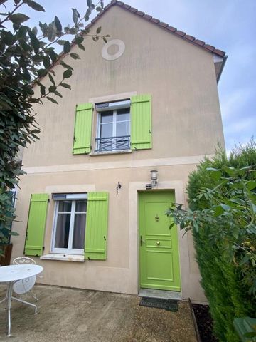 A moins d'une heure de Paris et à 30 minutes de Val d'Europe en voiture, jolie maison de 77 m2 avec jardin de plus 100 m2, place de parking et garage. Située sur la commune de Coulommiers, dans un quartier calme et résidentiel à 5 minutes de marche d...