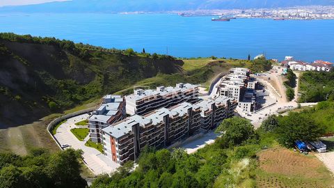 Appartements avec Vue sur la Mer et Équipements Sociaux à Kocaeli Degirmendere Kocaeli est l'une des villes les plus préférées en raison de la beauté de ses paysages, de sa vie urbaine développée et de sa proximité d'Istanbul. L'atmosphère paisible e...