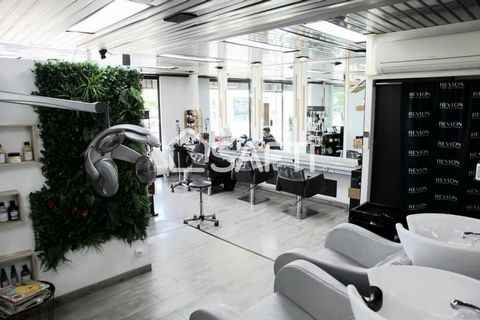 Magnifique salon de coiffure mixte de 50,70 m² à Chennevières-sur-Marne. Offrez-vous l’opportunité de reprendre un espace spacieux, moderne et lumineux, composé de 3 bacs de lavage et de 7 sièges de coiffage, idéal pour maximiser le confort de vos cl...