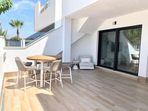 NIEUWBOUW APPARTEMENT MET 2 SLAAPKAMERS IN PILAR DE LA HORADADA~~Nieuwbouw wooncomplex met appartementen op de begane grond en de middelste verdieping met grote terrassen en penthouses op de bovenste verdieping met privésolarium.~Moderne appartemente...