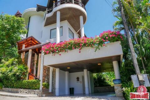 Perchée au sommet d’une colline à Ao Yon, à Phuket, cette superbe maison de quatre étages offre une vue imprenable sur la mer qui s’étend à 280 degrés, englobant la plage immaculée d’Ao Yon, les îles pittoresques de Racha et la captivante île de Phi ...