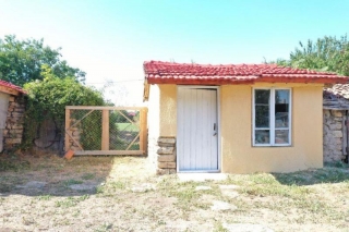 Price: €44.000,00 District: Dobrich Category: House Area: 91 sq.m. Plot Size: 1200 sq.m. Location: Countryside Excellent House, full privacy, near Durankolak with option to buy additional 4400m2 land and so to extend the main property (as seen on the...