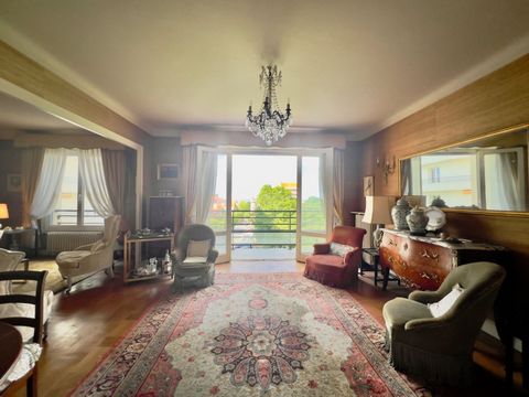 À vendre : Appartement spacieux à rénover au cur du Jardin Public de Biarritz