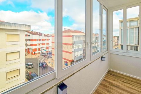 Apartamento T3+1 Duplex Renovado com Sótão no Coração de Queijas Descubra a harmonia perfeita entre conforto, funcionalidade e localização neste elegante apartamento duplex T3+1, situado no centro de Queijas. Com um sótão amplo e totalmente renovado,...