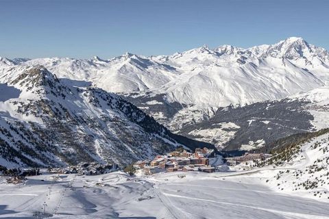 Chalets Altitude is a very luxurious residence, situated in a sunny location at the edge of Les Arcs 2000. The small town centre of Les Arcs 2000 lies just a little bit higher and is simple to reach through a pedestrian lift. This ski lift will set y...