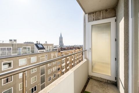 Ideally suited for small families, couples, or close friends, this 6th-floor seaside apartment offers both comfort and convenience with panoramic views of the Belgian coast. The bedroom features a double bed and a cozy bunk bed, while the living area...