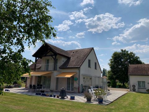 Maison moderne avec dépendances