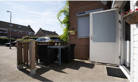 Welkom in onze gezellige studio in Zoutelande, de perfecte uitvalsbasis voor je Zeeuwse avontuur! Rustig genesteld aan de rand van het dorp, is dit charmante toevluchtsoord handig dichtbij het centrum, de supermarkt en het strand. Geniet van het adem...