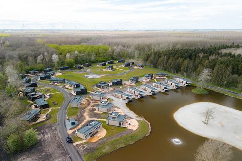 Deze waterlodge is voorzien van twee slaapkamers, waarvan één met stapelbed. Ideaal voor het hele gezin.
