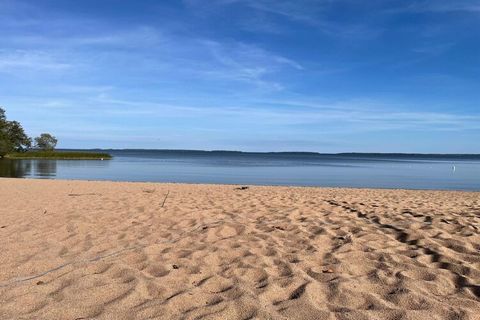 In Läppe, Södermanland, you will find this comfortable cottage located on the owner’s property, beautifully situated with a view of the southern part of Lake Hjälmaren. The cottage consists of a large living room with a well-equipped kitchen area and...