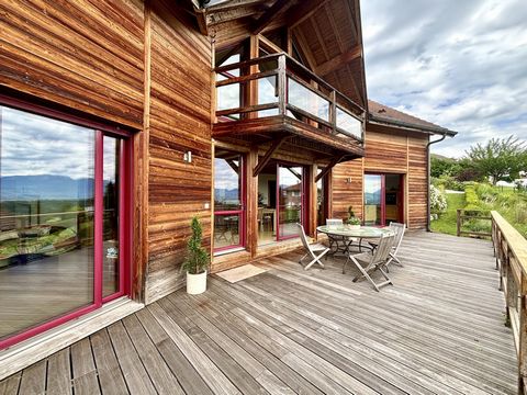 Experience the harmony between nature and elegance in this 202 m2 larch family house Panoramic view, through light, rare amenities In a green setting, in the heart of the popular town of Bonne, discover an exceptional family home, built in 2005, whic...