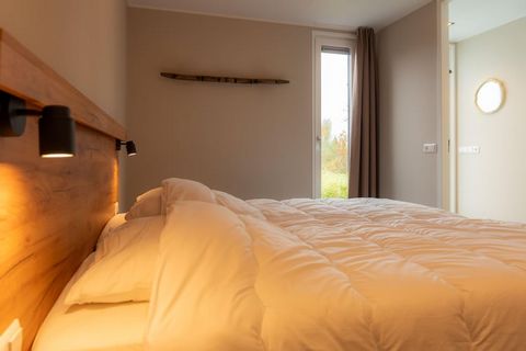 This brand-new holiday home offers a perfect retreat in the heart of Friesland, surrounded by both water and forest. Located on a beautiful Frisian estate, it provides a peaceful setting for a relaxing getaway. The modern, luxurious kitchen is fully ...