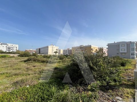 Terreno para construção em altura a 2 minutos da Praia da Vagueira, em Vagos. O terreno possui boa exposição solar, com uma área total de 300 m2 e com duas frentes, cada uma com 35 metros. Possibilidade de construção em altura com 8 frações. Neste te...
