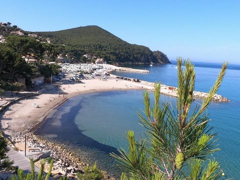 Saint-Cyr-sur-Mer, Villa sur un terrain arboré