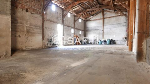 Immeuble en pierre de 174 m2 à rénover avec dépendance, jardin et garage de 140 m2