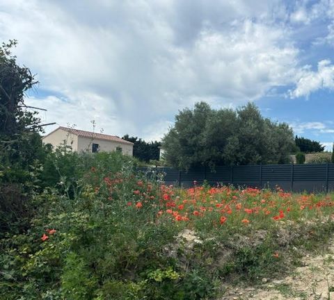 Terrain sur Saint saturnin les Avignon